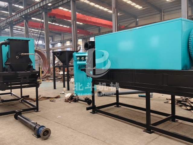 國貨出海:小型炭化爐裝車發(fā)往韓國